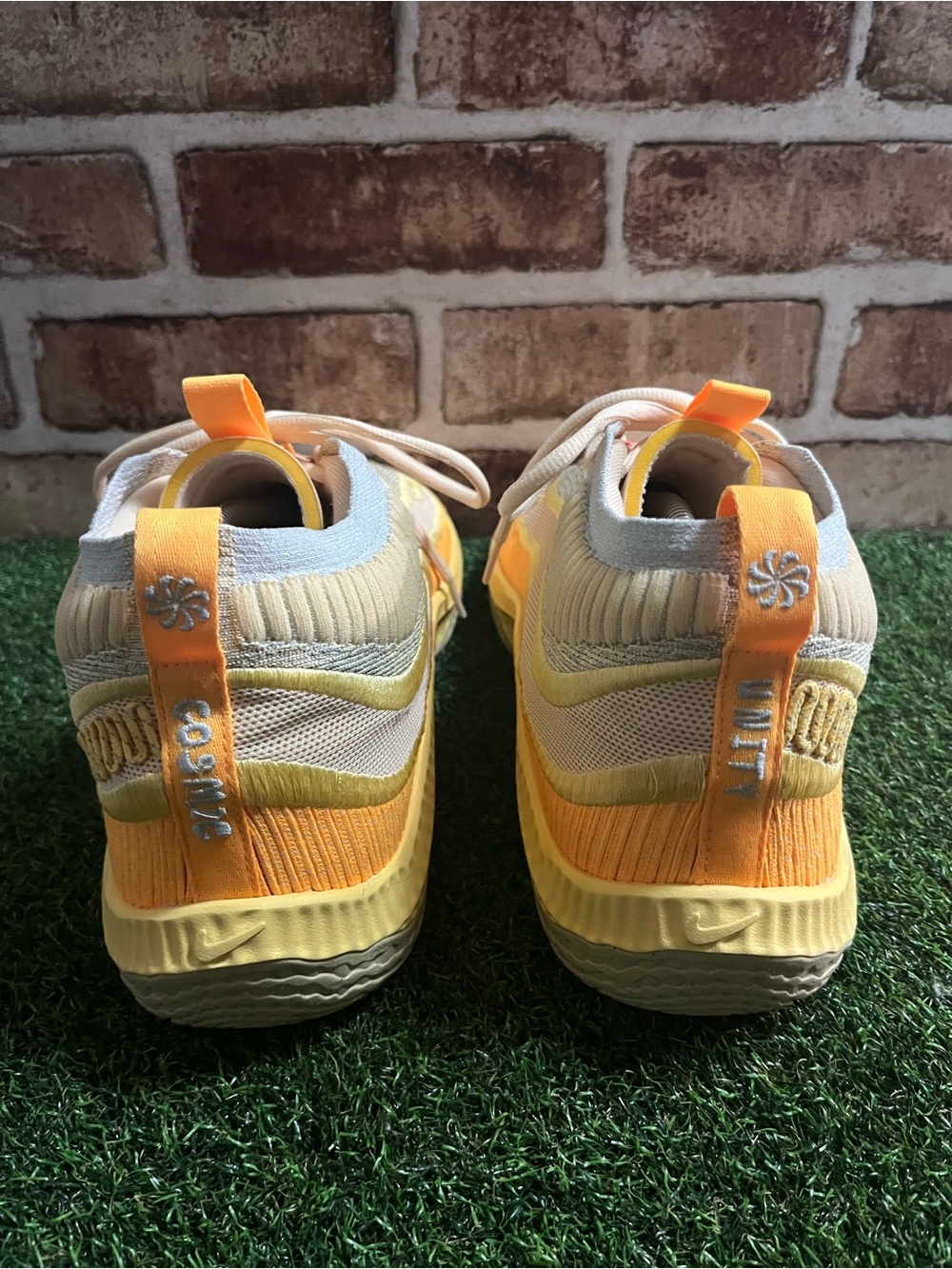 Nike - Picture 4 of 6